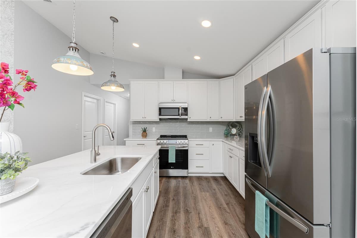 4199 HOLLIS AVENUE — photo 12 of 75