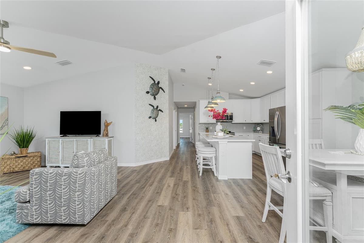 4199 HOLLIS AVENUE — photo 11 of 75