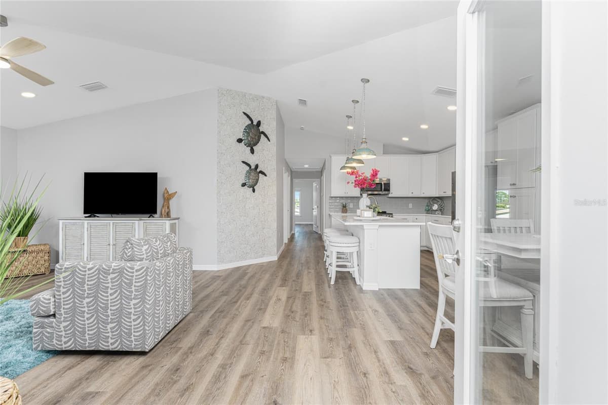 4199 HOLLIS AVENUE — photo 10 of 75