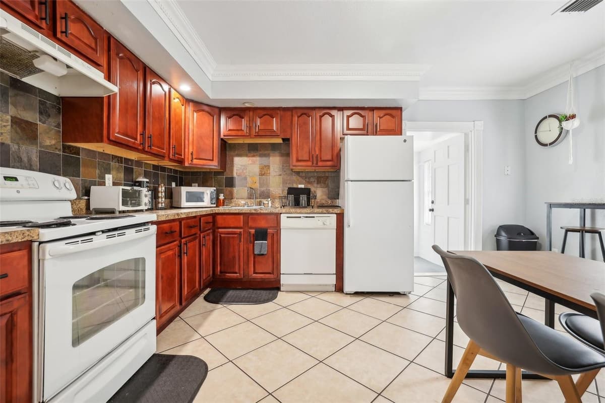 1815 LARKIN AVENUE — photo 14 of 50