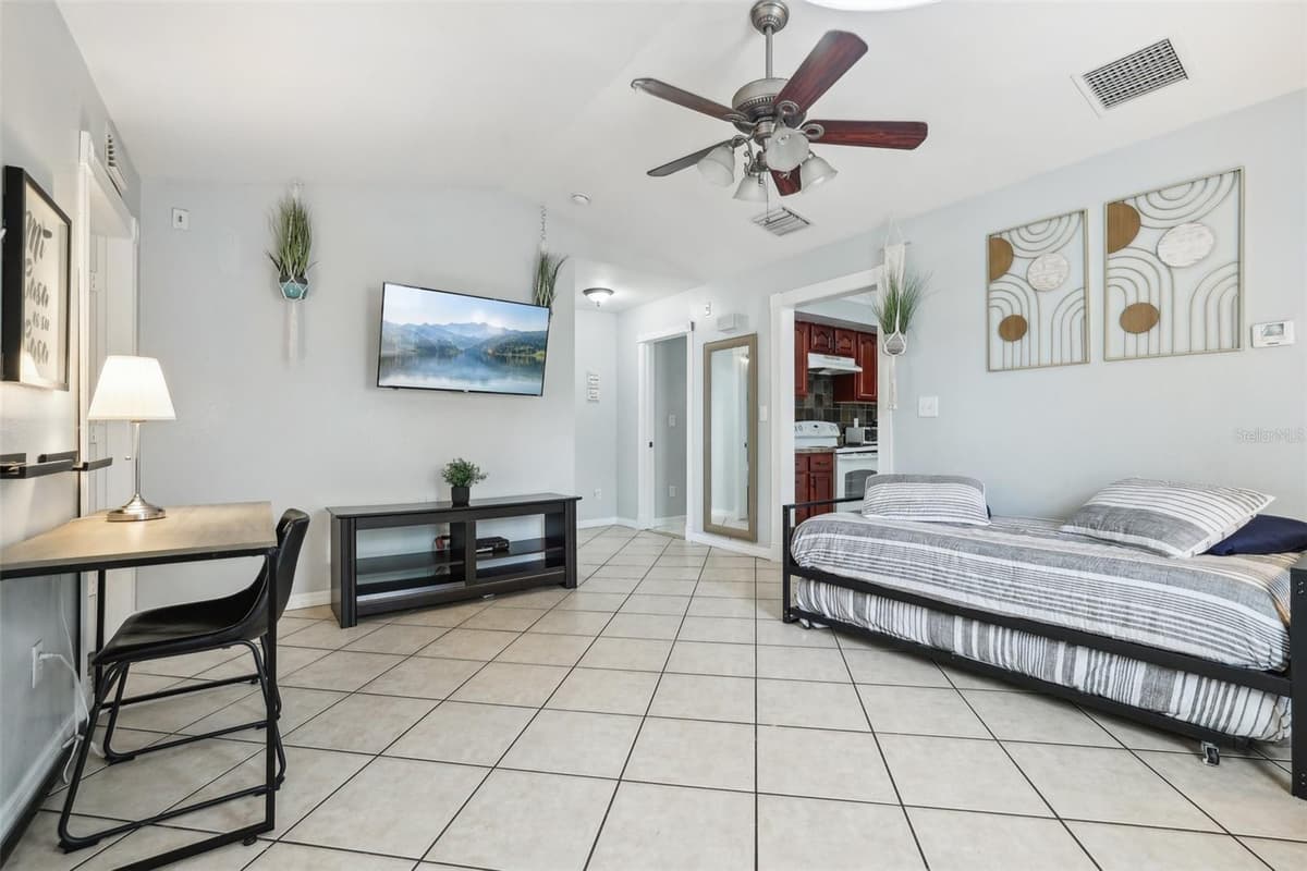 1815 LARKIN AVENUE — photo 8 of 50