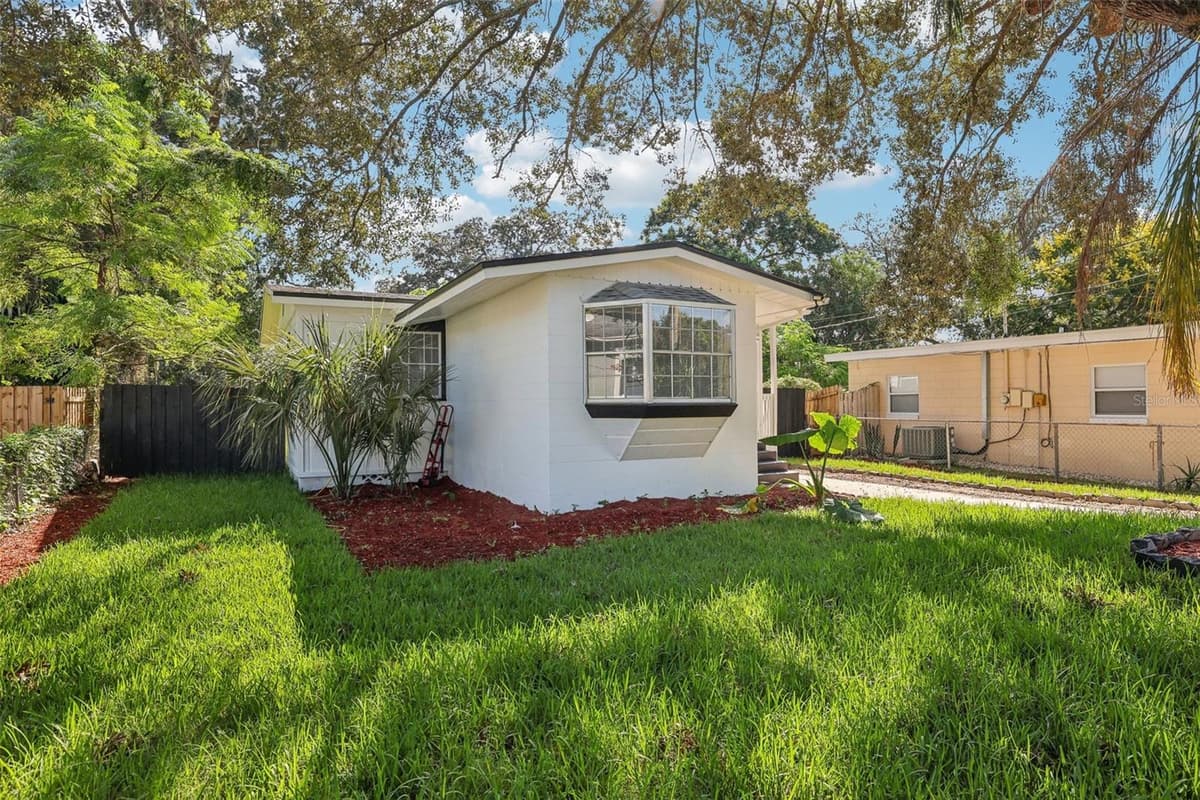 1815 LARKIN AVENUE — photo 3 of 50