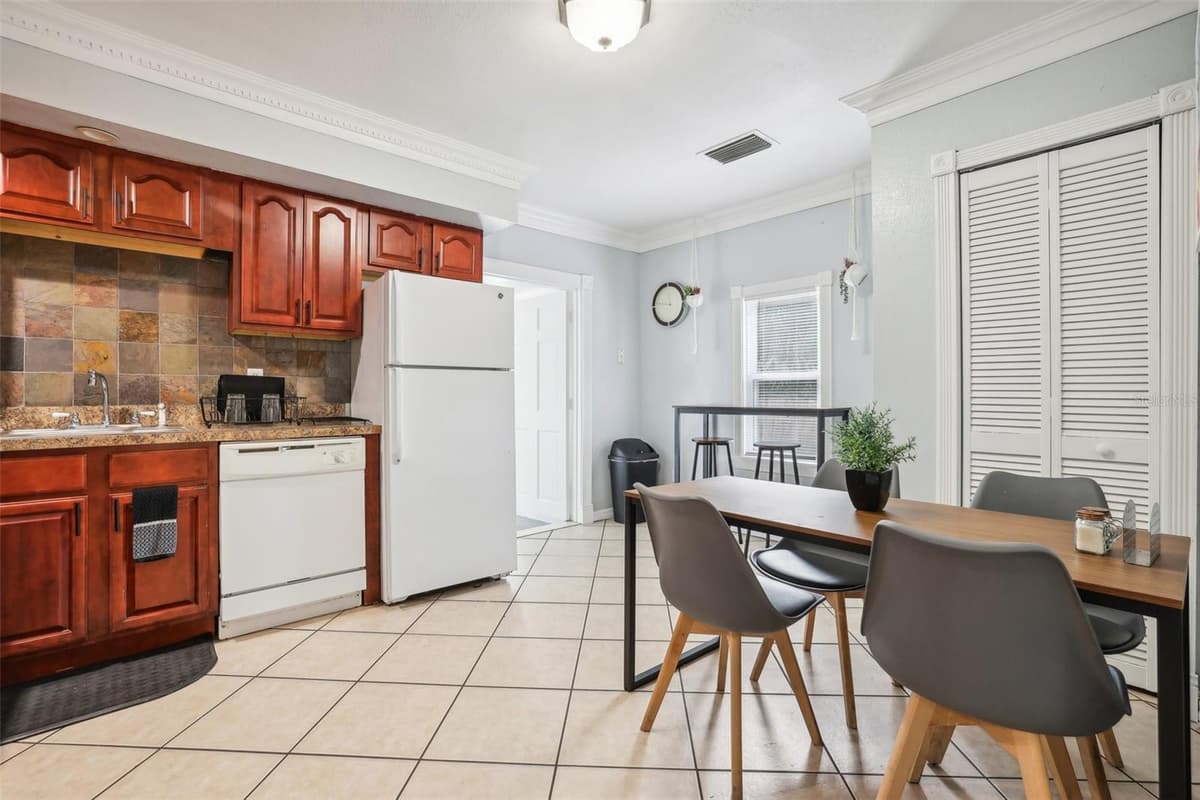 1815 LARKIN AVENUE — photo 13 of 50