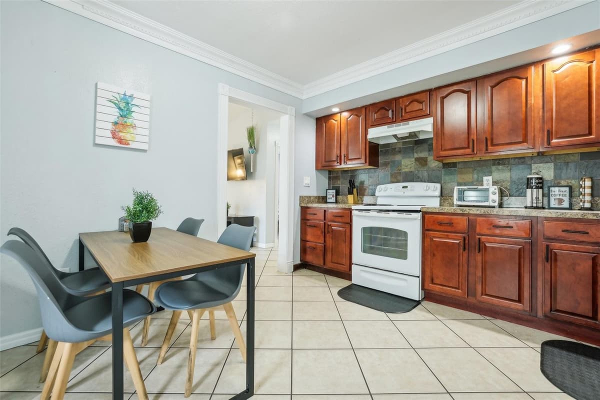 1815 LARKIN AVENUE — photo 12 of 50