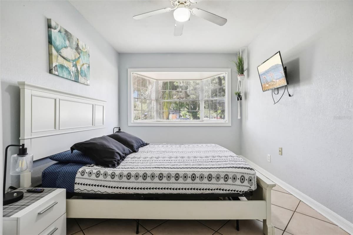 1815 LARKIN AVENUE — photo 17 of 50