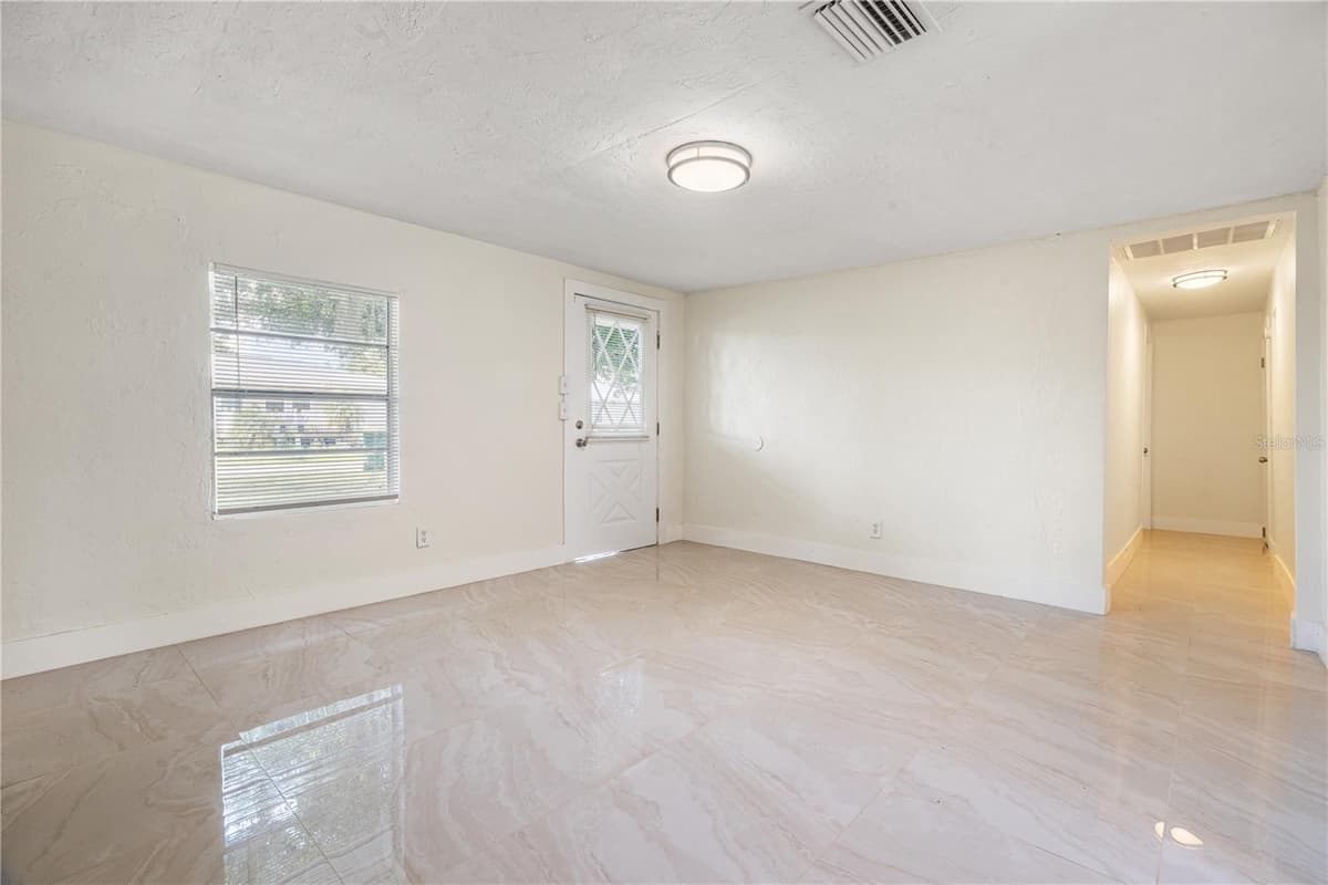 2624 LEE STREET — photo 2 of 18