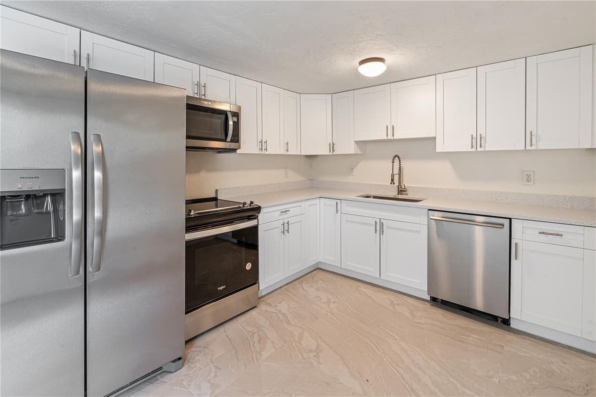 2624 LEE STREET — photo 5 of 18