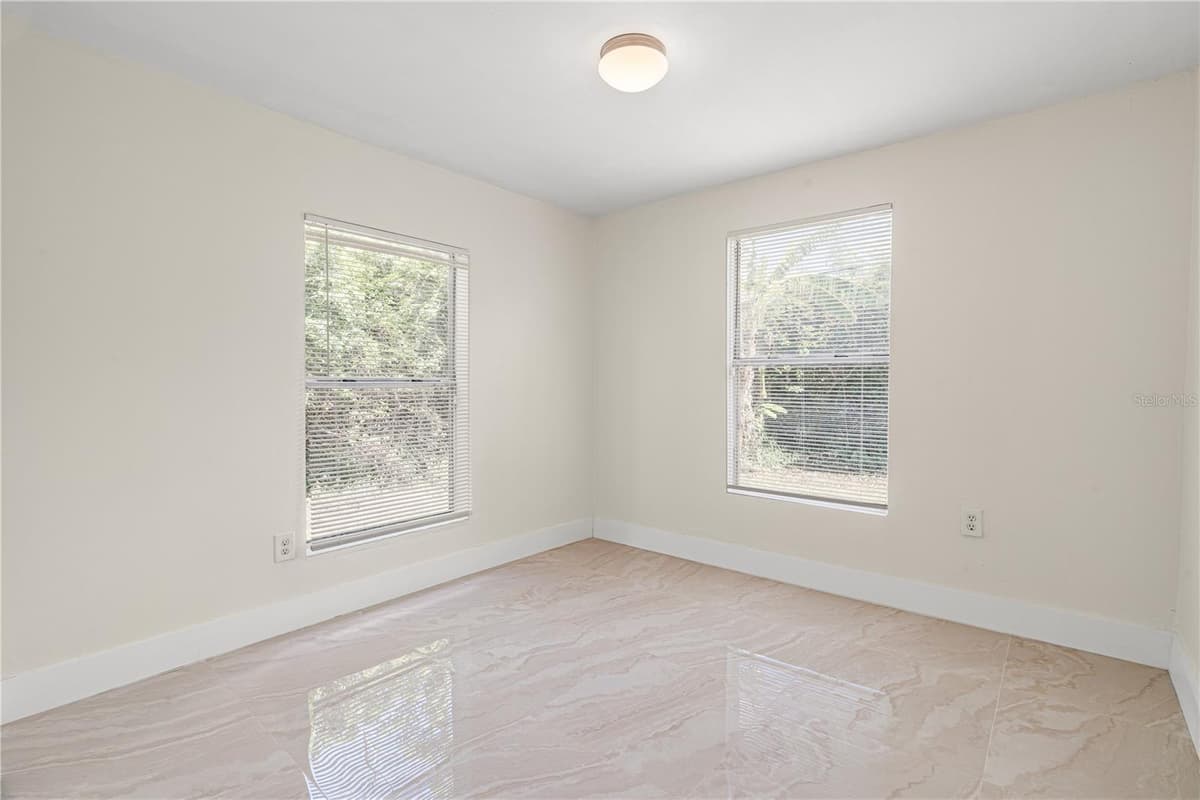2624 LEE STREET — photo 11 of 18