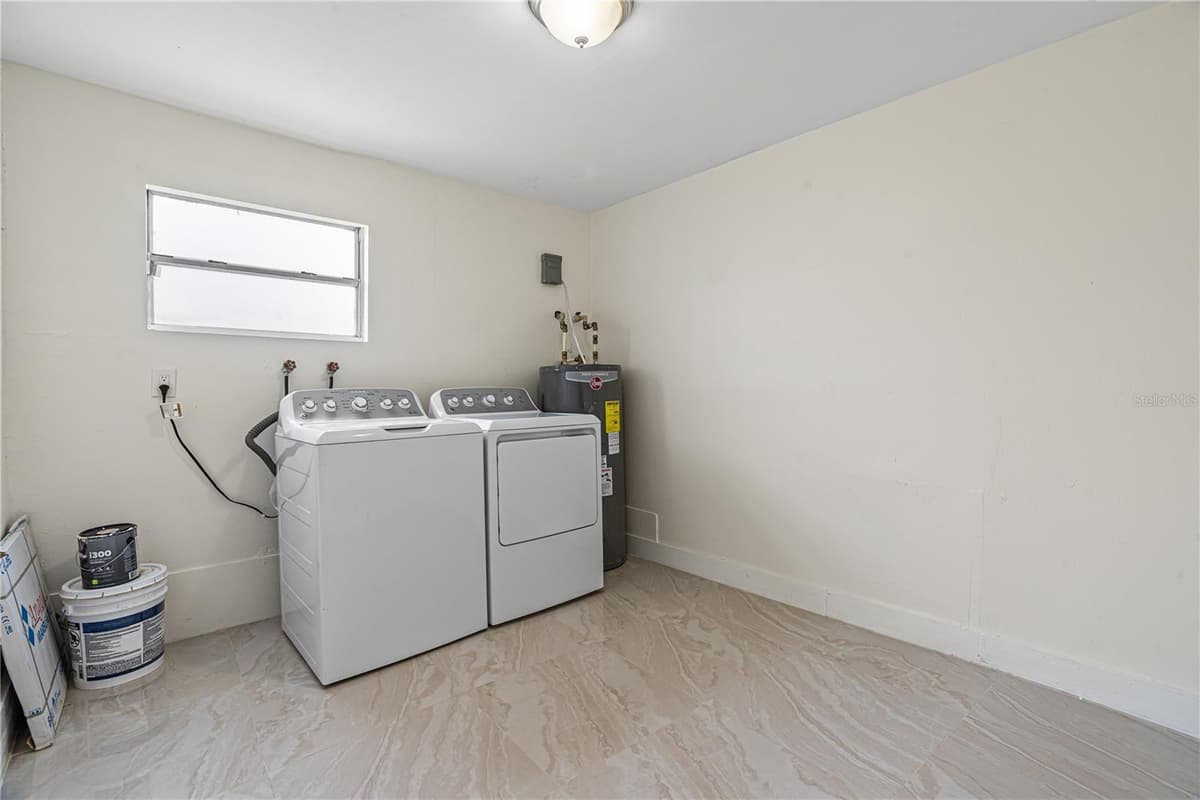 2624 LEE STREET — photo 13 of 18