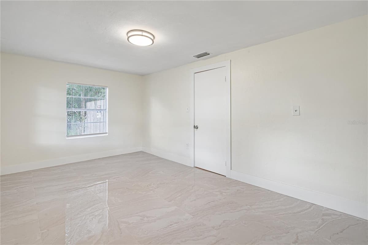 2624 LEE STREET — photo 7 of 18