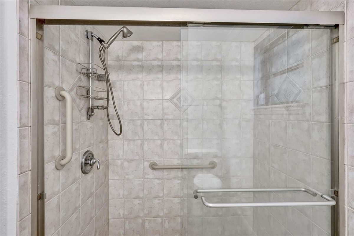 7861 PINE TRACE DRIVE — photo 28 of 36
