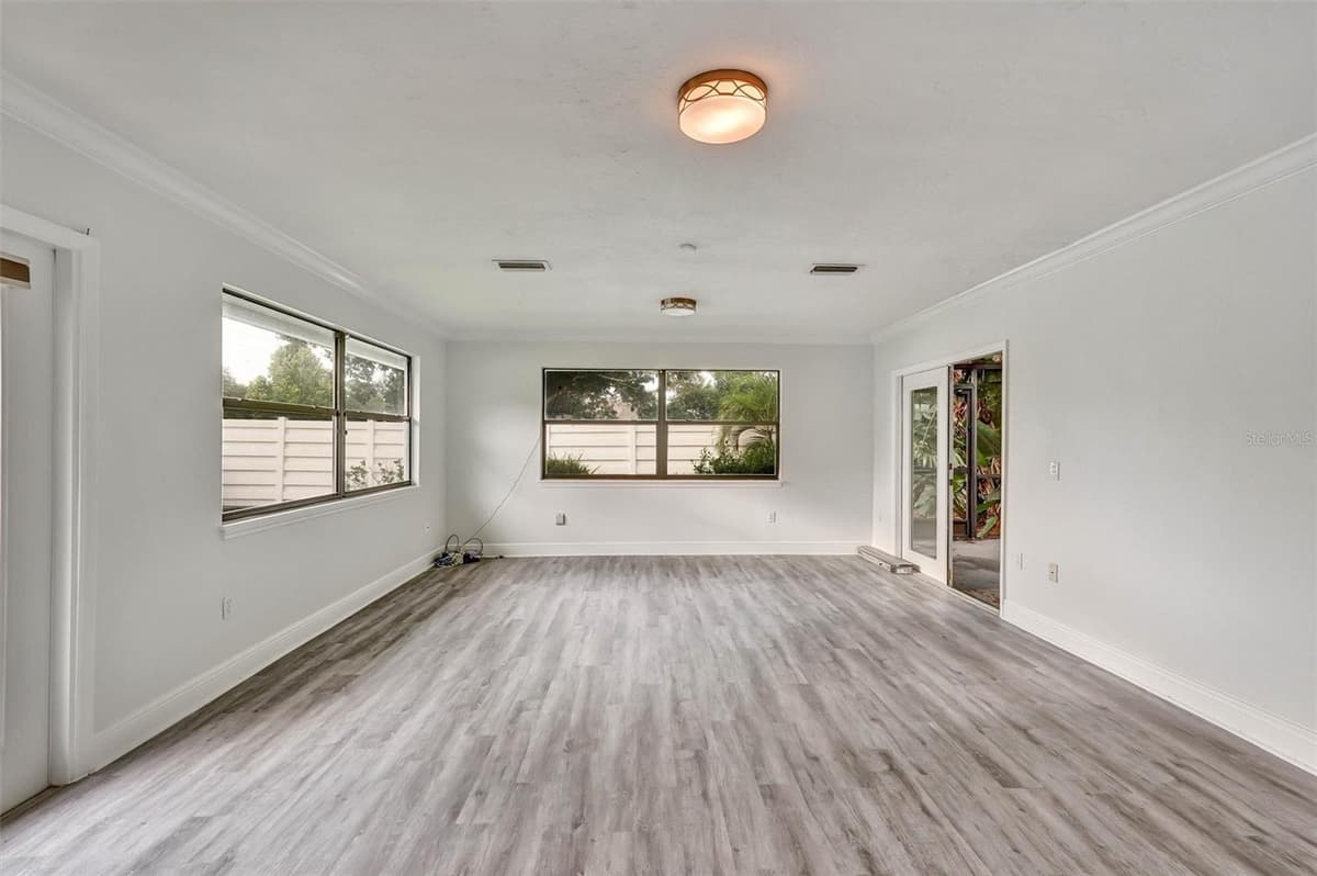 7861 PINE TRACE DRIVE — photo 19 of 36