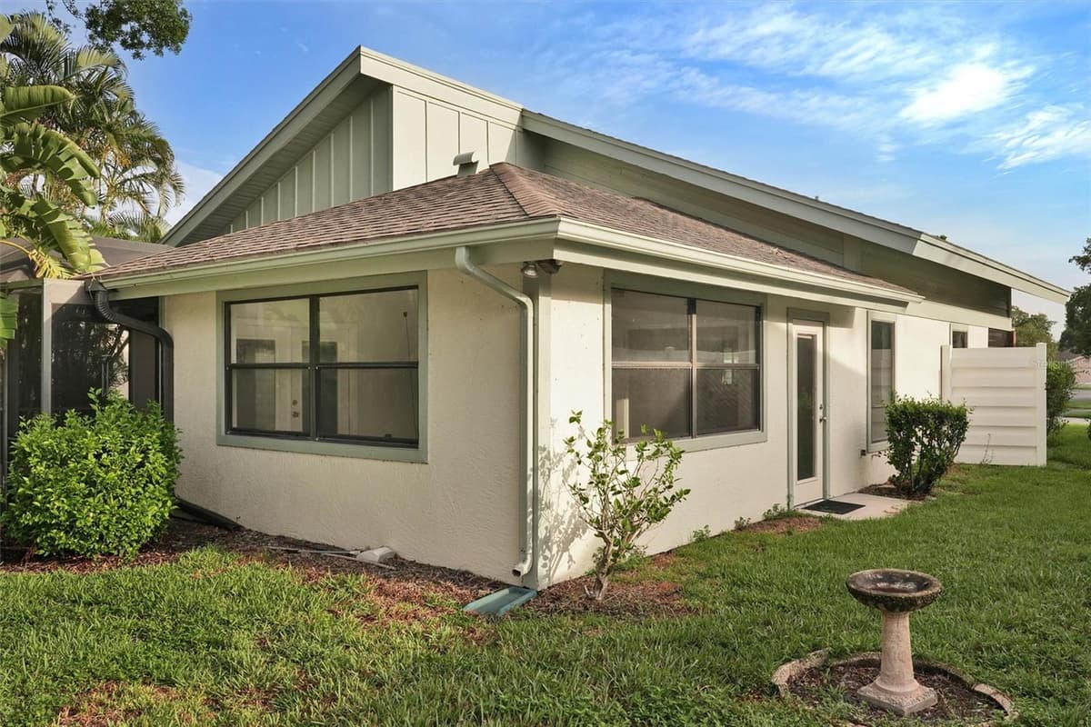 7861 PINE TRACE DRIVE — photo 3 of 36
