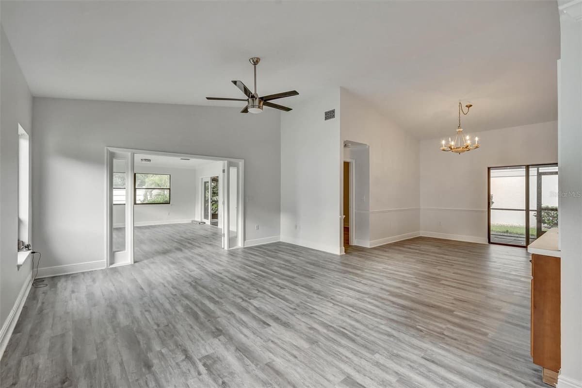 7861 PINE TRACE DRIVE — photo 11 of 36