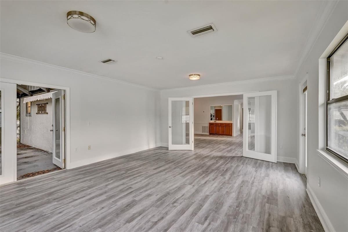7861 PINE TRACE DRIVE — photo 17 of 36