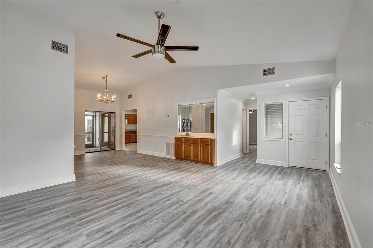 7861 PINE TRACE DRIVE — photo 15 of 36