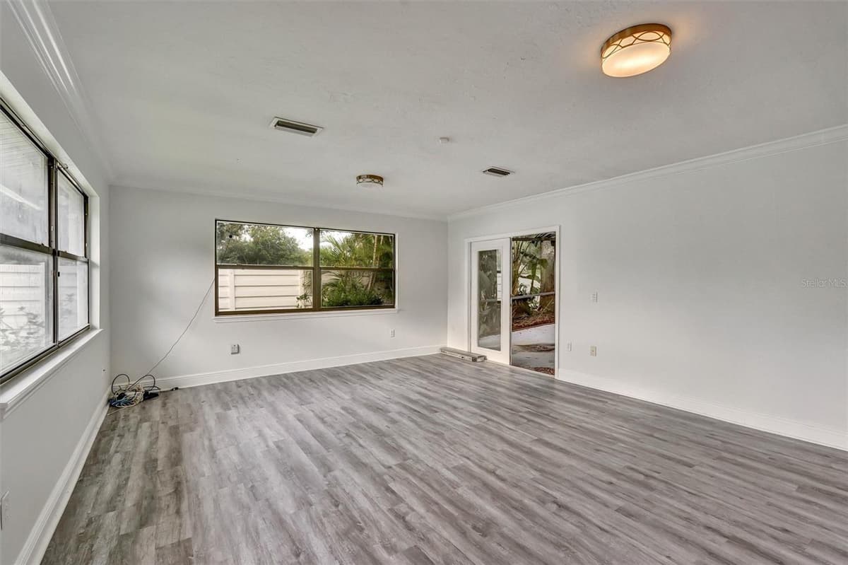 7861 PINE TRACE DRIVE — photo 20 of 36
