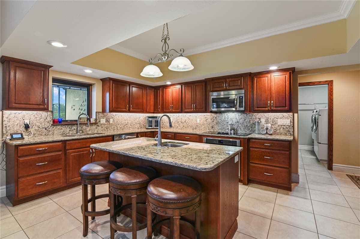 3933 MAMMOTH GROVE ROAD — photo 11 of 61