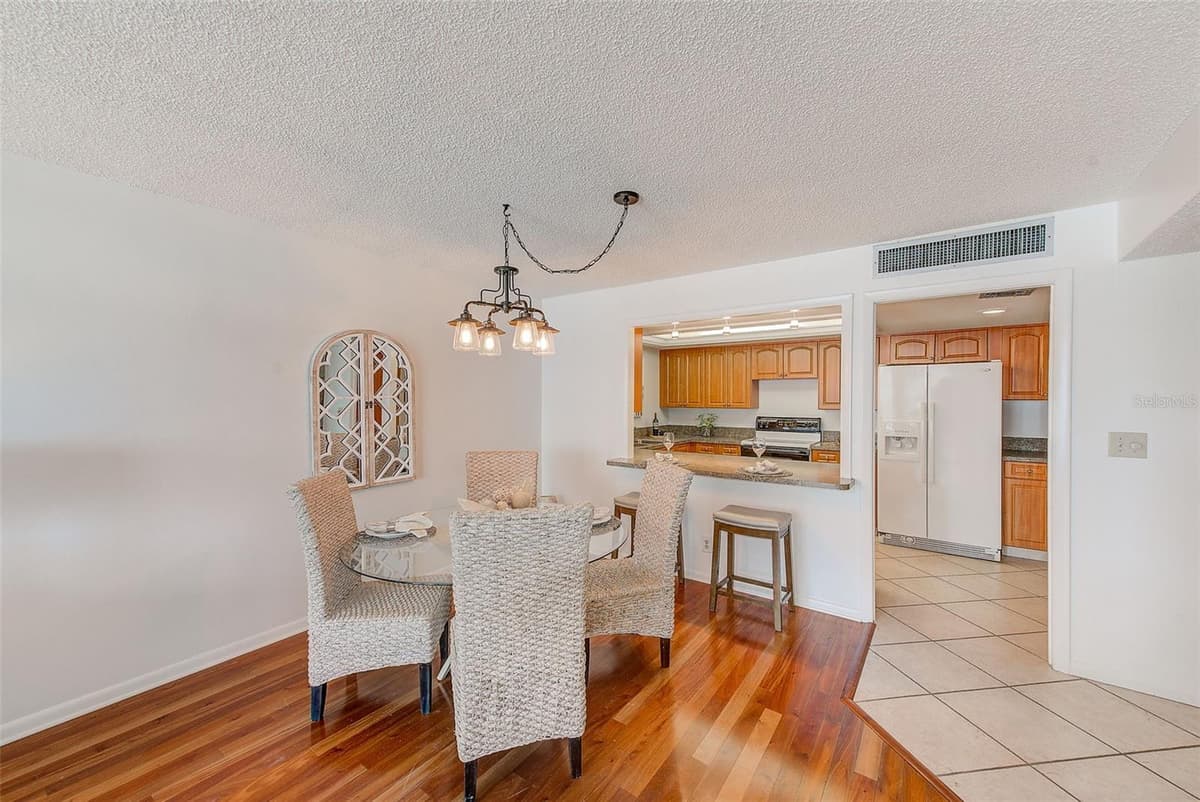 220 BELLEVIEW BOULEVARD — photo 19 of 61