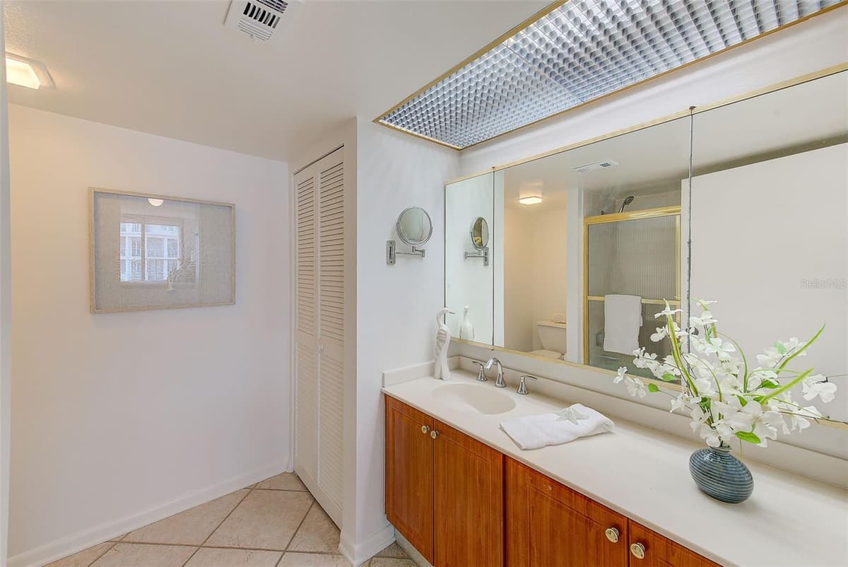 220 BELLEVIEW BOULEVARD — photo 12 of 61