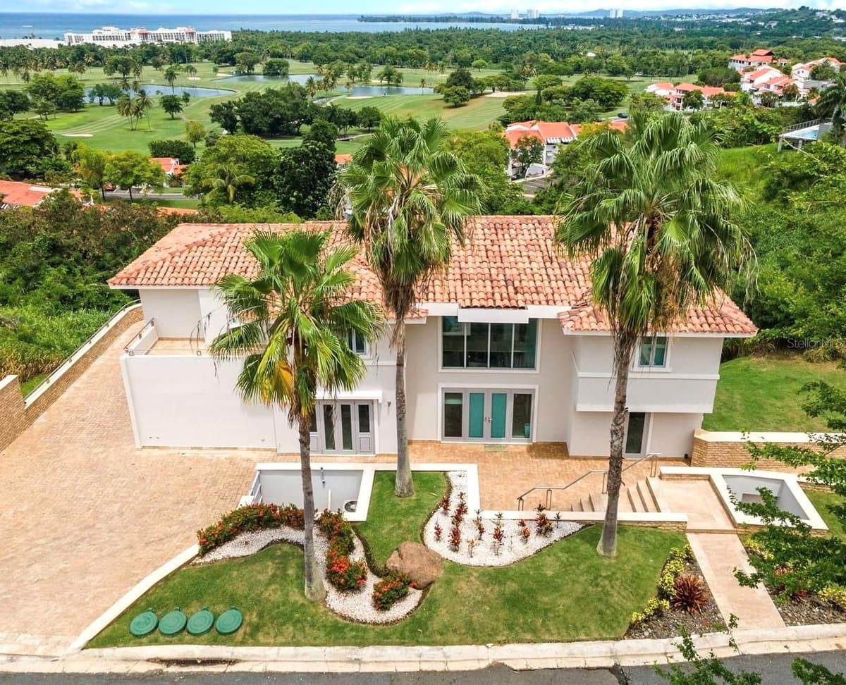 52 LAS VISTAS DE RIO MAR — photo 1 of 25