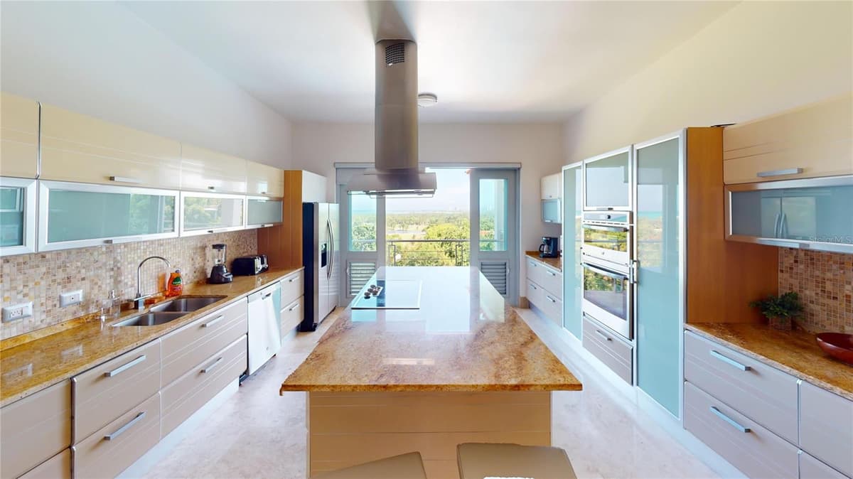 52 LAS VISTAS DE RIO MAR — photo 14 of 25