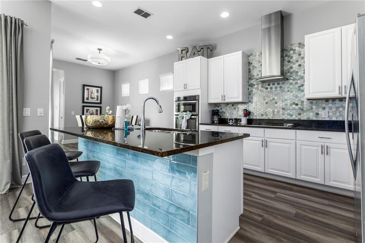 1407 FAIRVIEW CIRCLE — photo 13 of 68