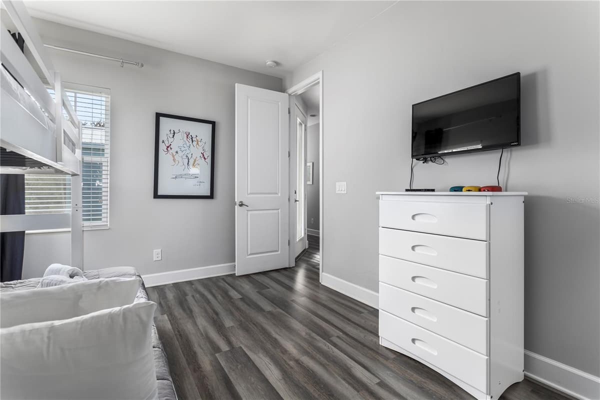 1407 FAIRVIEW CIRCLE — photo 36 of 68