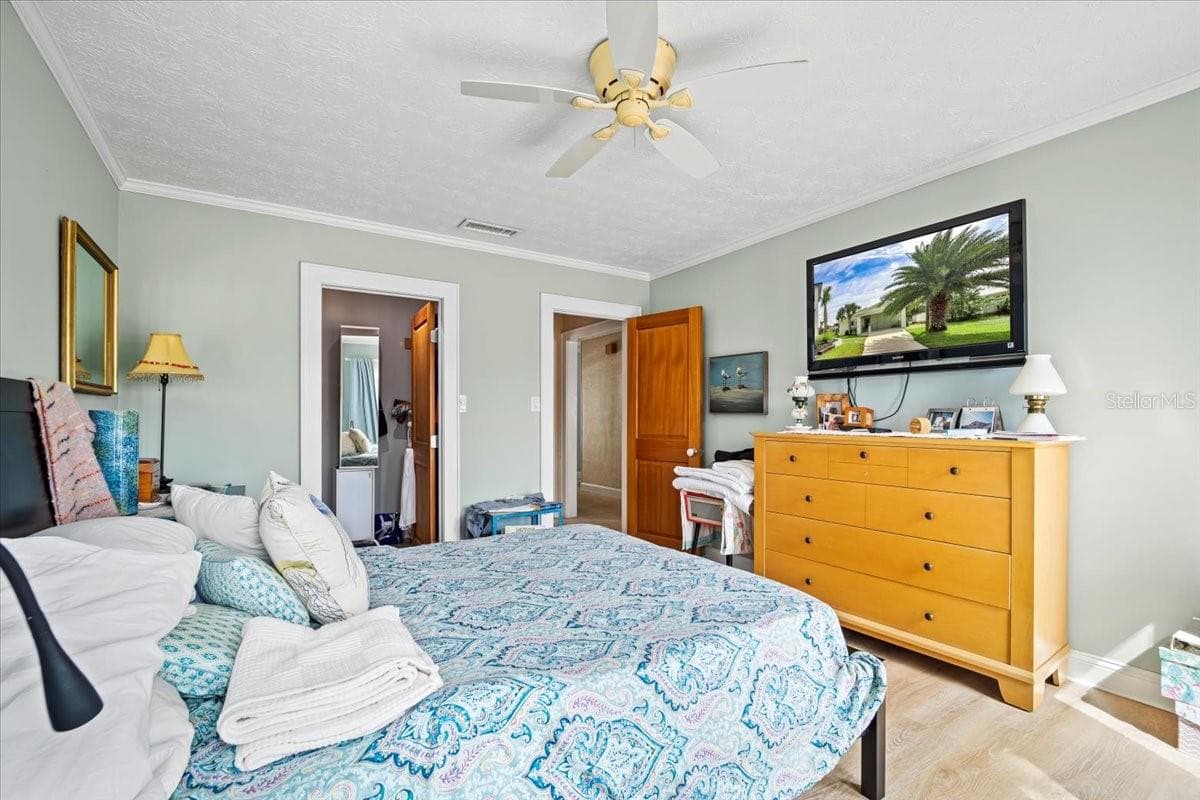 93 DOLPHIN DRIVE — photo 5 of 47
