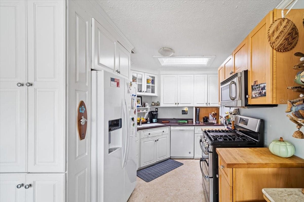 93 DOLPHIN DRIVE — photo 2 of 47