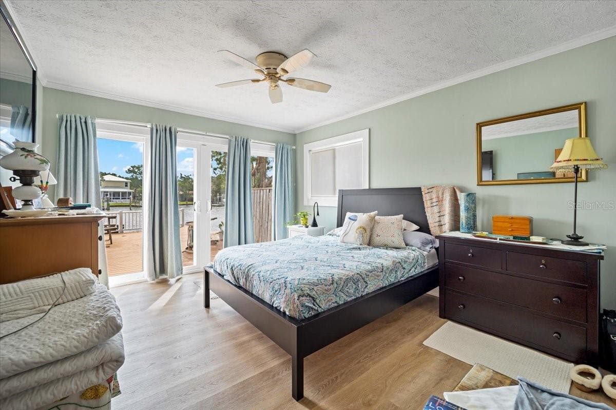 93 DOLPHIN DRIVE — photo 4 of 47