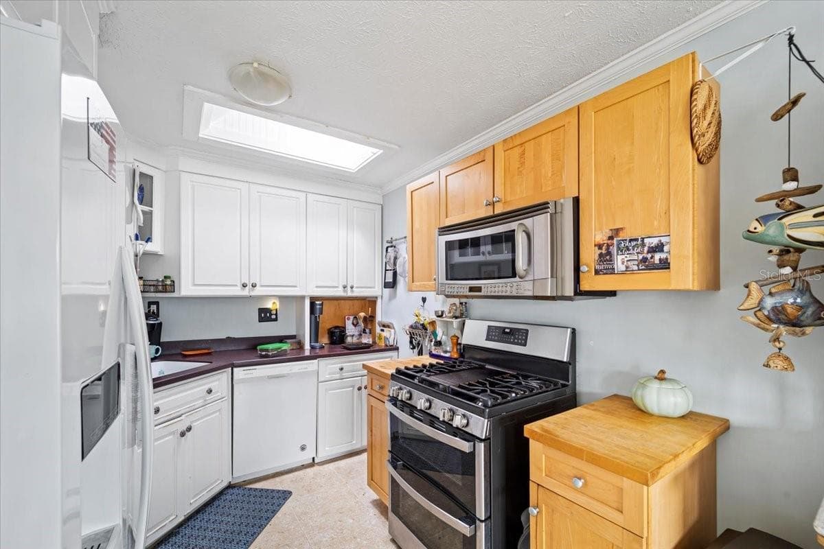 93 DOLPHIN DRIVE — photo 41 of 47
