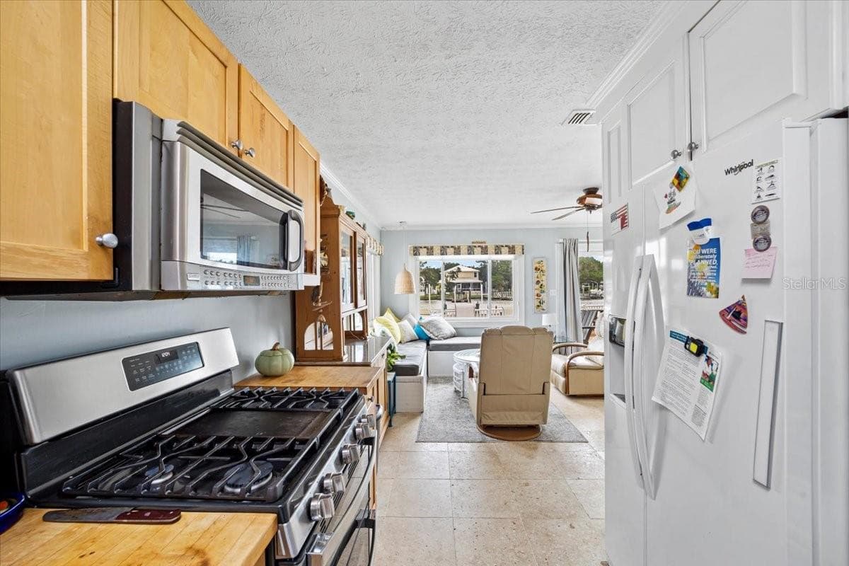 93 DOLPHIN DRIVE — photo 9 of 47