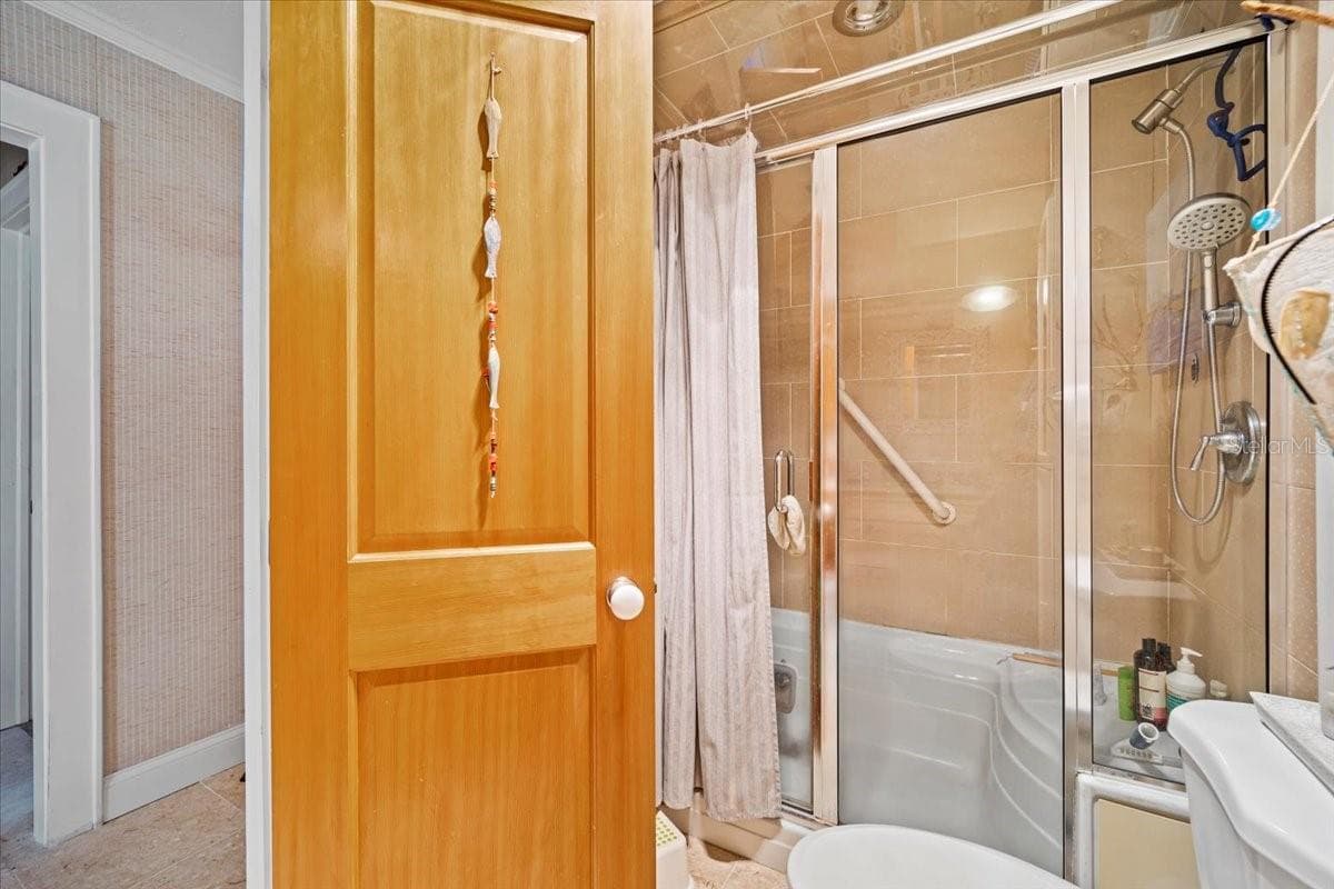 93 DOLPHIN DRIVE — photo 19 of 47