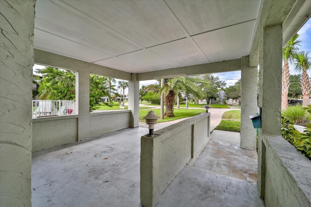 93 DOLPHIN DRIVE — photo 20 of 47