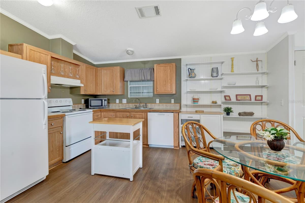 2100 KINGS HIGHWAY — photo 4 of 41