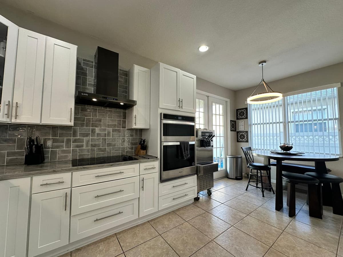 2321 HINSDALE DRIVE — photo 9 of 43