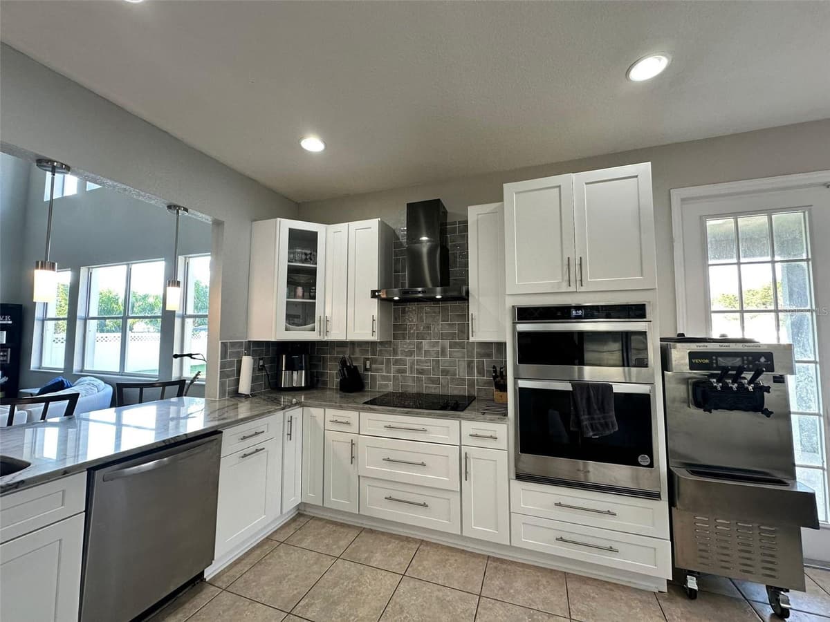 2321 HINSDALE DRIVE — photo 11 of 43