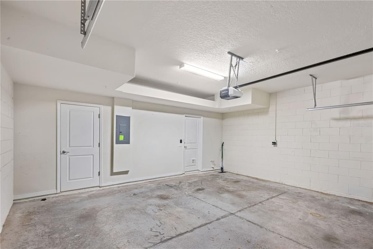 594 PIAZZA POINT — photo 38 of 40