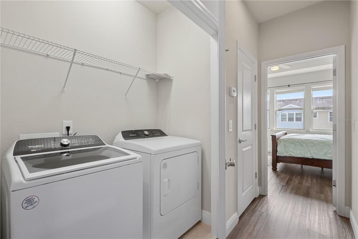 594 PIAZZA POINT — photo 33 of 40