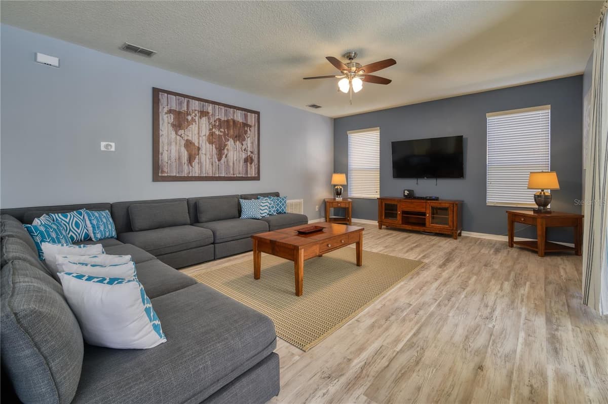 221 LAS FUENTES DRIVE — photo 24 of 55