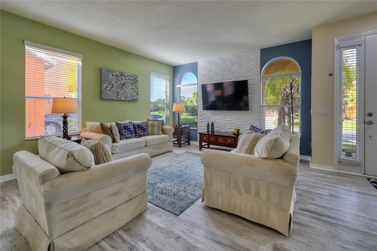 221 LAS FUENTES DRIVE — photo 10 of 55