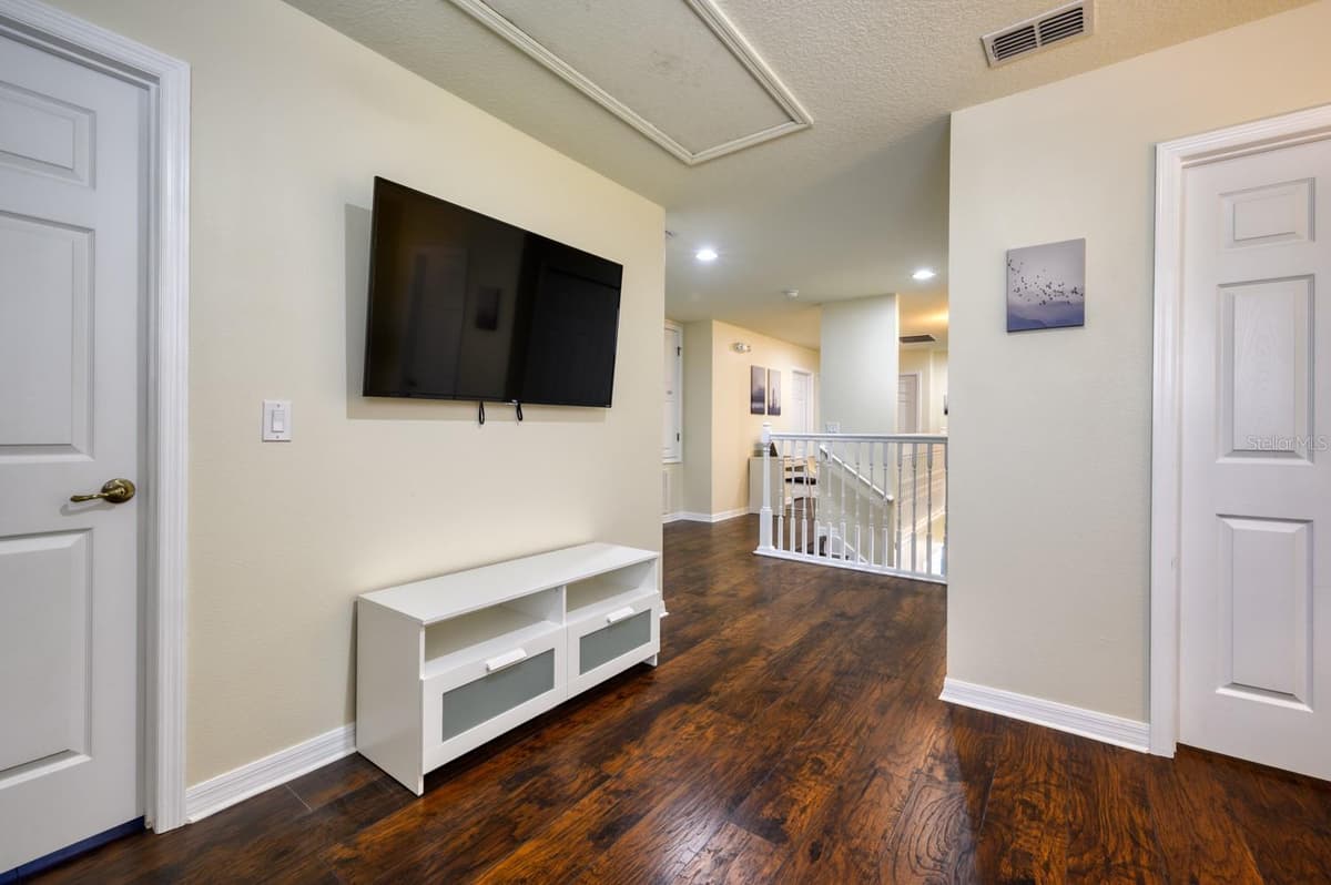 221 LAS FUENTES DRIVE — photo 37 of 55