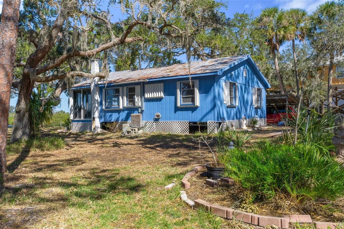 8812 CAMP LANE — photo 5 of 40