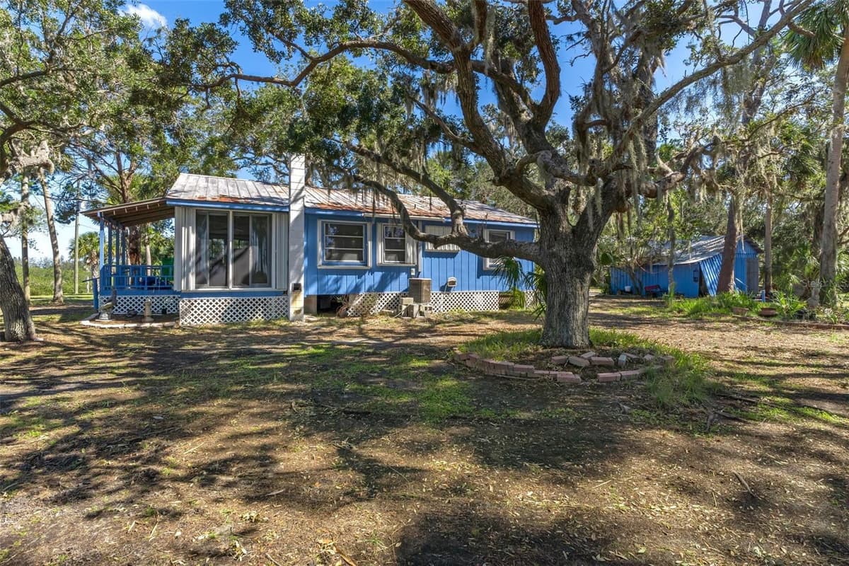8812 CAMP LANE — photo 4 of 40