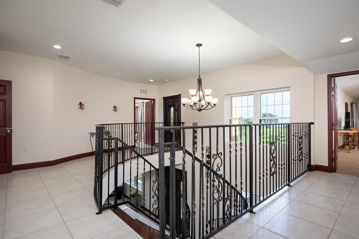 3211 LAKESHORE BOULEVARD — photo 21 of 51