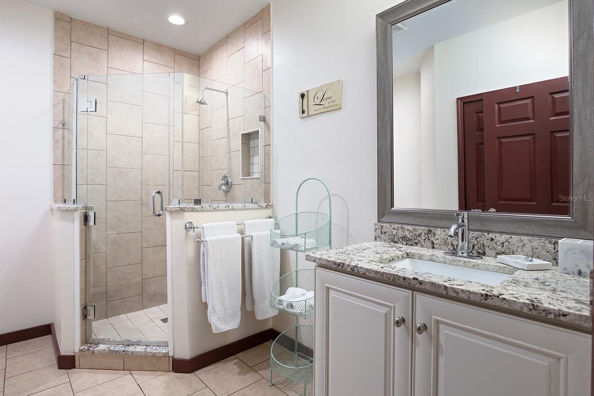 3211 LAKESHORE BOULEVARD — photo 19 of 51