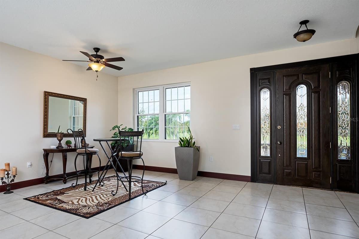 3211 LAKESHORE BOULEVARD — photo 3 of 51