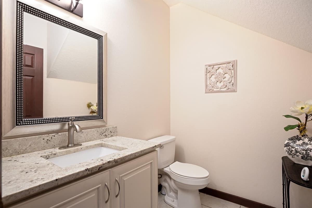 3211 LAKESHORE BOULEVARD — photo 38 of 51