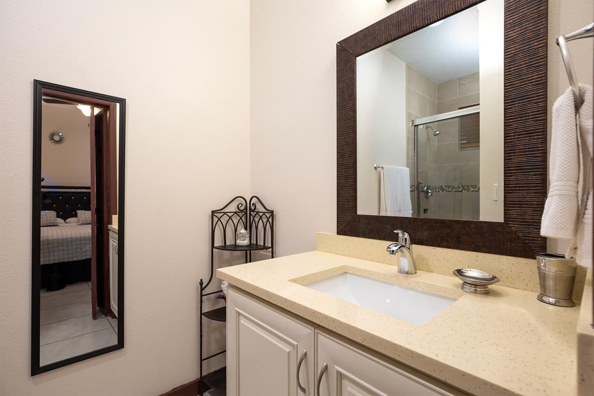 3211 LAKESHORE BOULEVARD — photo 37 of 51